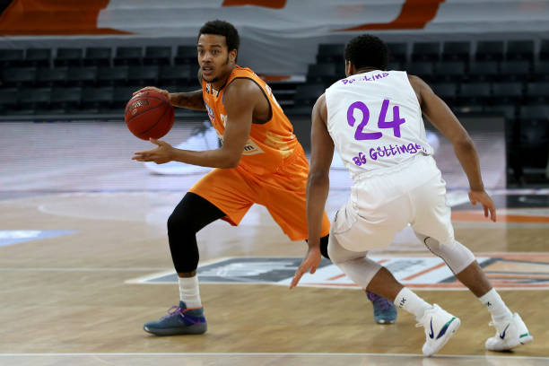 斯将租借加 斯将租借加